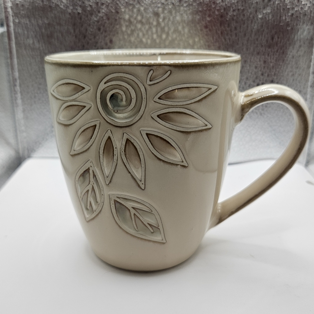Daisy Chain Pfaltzgraff Floral Embossed Cream Mug, Beautiful, Elegant